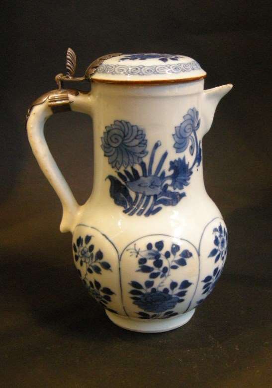 Jug and cover "Blue and White - Kangxi -